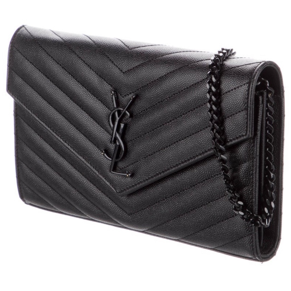 CASSANDRE ENVELOPE CHAIN WALLET IN GRAIN DE POUDRE LEATHER BLACK
